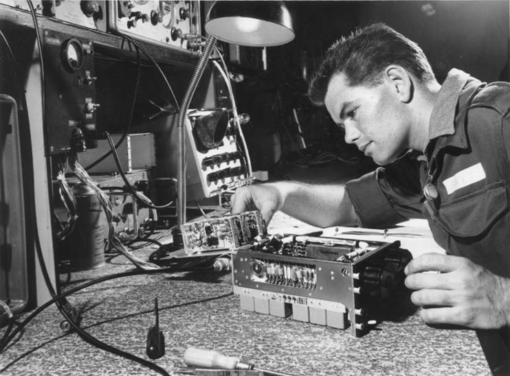 71 Ac Wksp Radio Bay 1967
