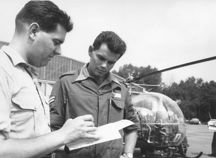 71 Ac Wksp Radio Bay_3 1967