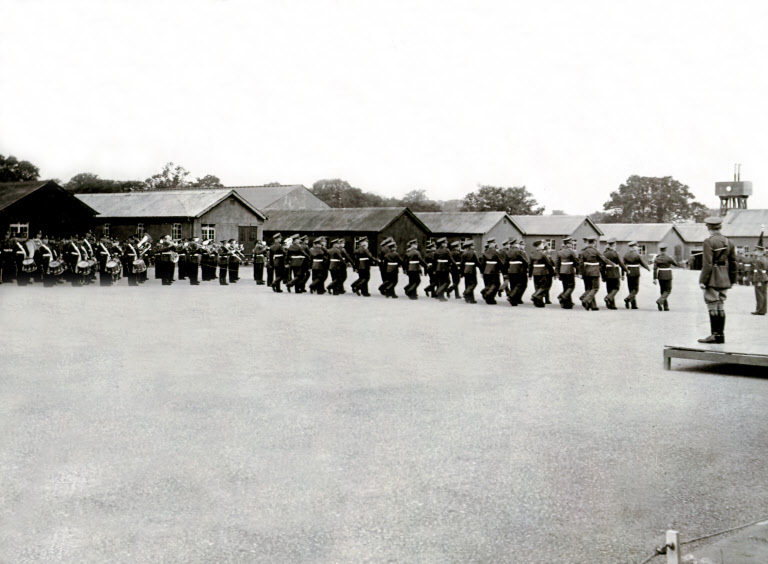 Parade 2 01 wo