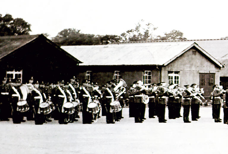 Parade 2 01a wo